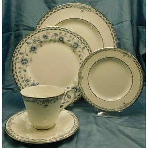 ROYAL DOULTON  Josephine Platinum 5 Piece Place Setting