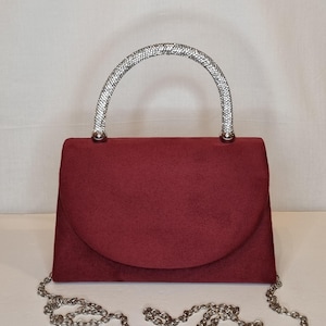 Pochette de soirée bordeaux bordeaux imitation daim rouge losanges ornés de losanges