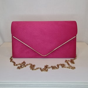 Pochette de soirée rose fuschia à ornements imitation daim