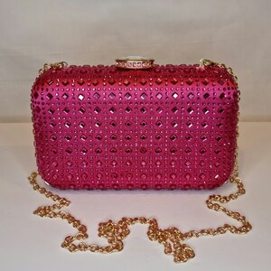 Pochette de soirée ornée de cristaux rose fuchsia - DERNIER STOCK