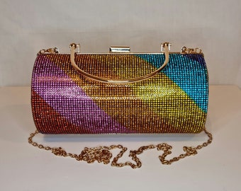 Bolso de mano de noche adornado con asa superior cilíndrica de diamantes de cristal multicolor de arcoíris