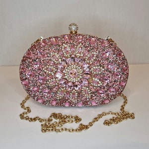 Pochette de soirée rose de luxe ornée de diamants et de cristaux