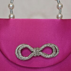 Abend-Clutch in Fuchsia, Pink, Satin, Perlen, Kristall, Diamantschleife, handverzierter Henkel Bild 7