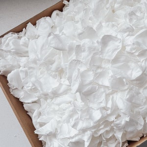 Petali di rosa bianchi per coriandoli da matrimonio / coriandoli biodegradabili / cestino per damigelle / decorazioni per matrimoni / petali di rosa conservati / decorazioni per navate