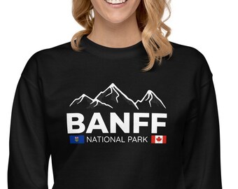 Sudadera premium unisex del Parque Nacional Banff, Alberta, Canadá, camisa de vacaciones canadiense, recuerdo de Banff, texto blanco de silueta de montaña