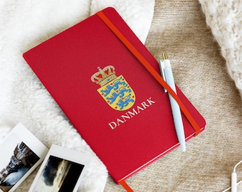 Danmark Dinamarca Cuaderno de tapa dura, diario de viaje, diario, escudo de armas, herencia danesa, texto blanco