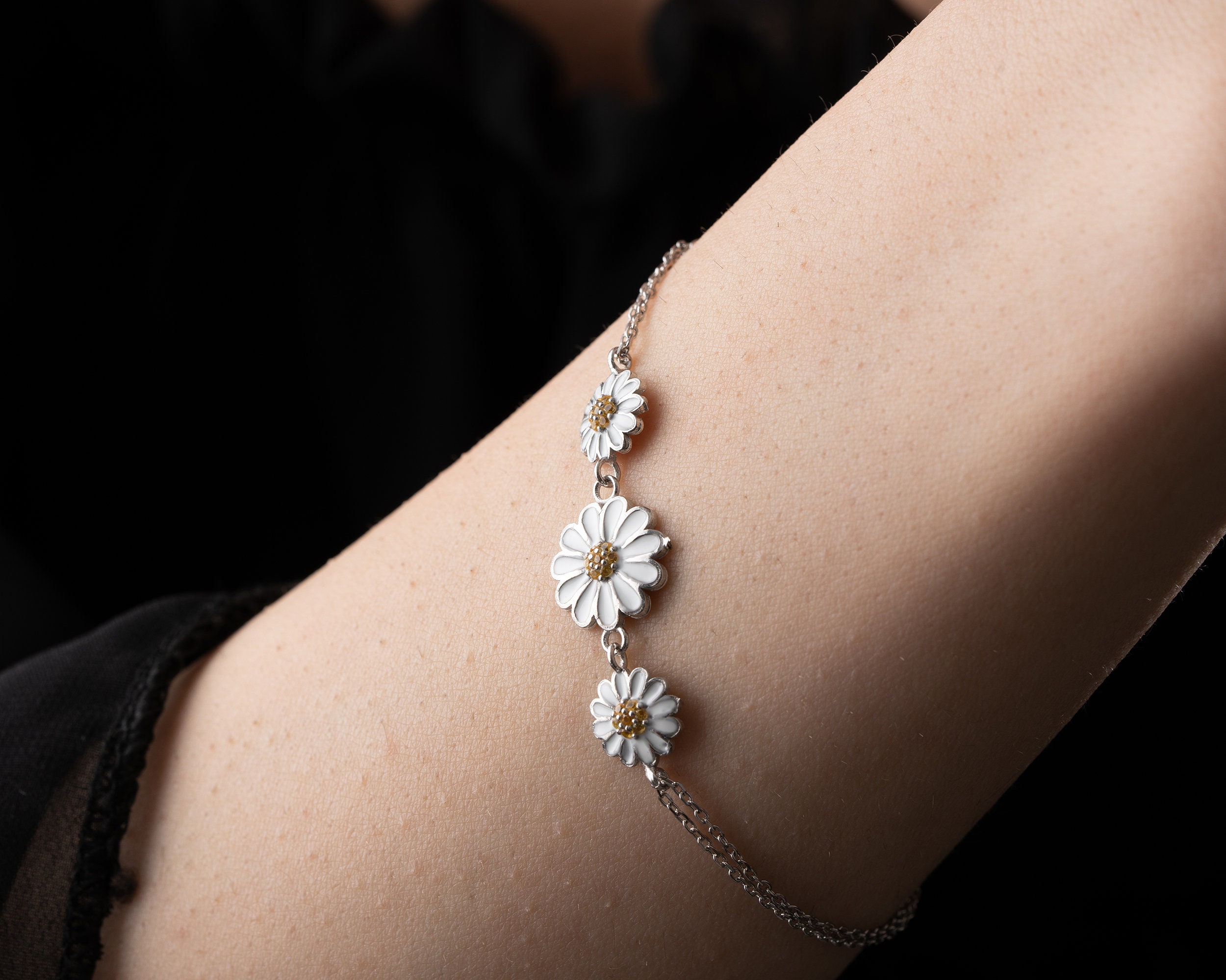 人気【VINTAGEHOLLYWOOND】Daisy Gemstone Bracelet Silver Flower Bracelet,triple Daisy Bracelet for Women