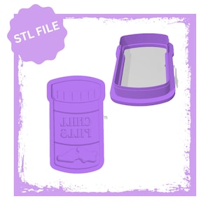 Puede incluir: Cortador de galletas de plástico morado con forma de frasco de pastillas con el texto "Pills Chill" en la parte delantera. El cortador se muestra con la parte superior quitada.
