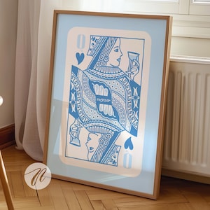Wydruk z wózkiem barowym Queen of Hearts, Niebieski plakat estetyczny w stylu preppy, Modna sztuka ścienna w stylu nadmorskim, Wystrój domu w stylu plażowym, Wydruki z dziewczęcą estetyką