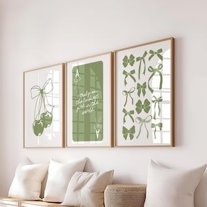 Conjunto de 3 estampas de laços verde-sálvia, decoração coquete, arte de parede elegante, síndrome da garota sortuda com carta de ás, decoração de apartamento universitário, estética de quarto feminino