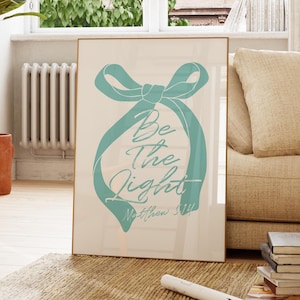 Estampado de lazo turquesa, arte de pared preppy, decoración de habitación coqueta, arte con cita del versículo bíblico Mateo 5:14, decoración de apartamento universitario, estética de habitación femenina