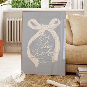 Estampado de lazo azul, arte de pared preppy, decoración de habitación coqueta, arte de pared con cita del versículo bíblico Mateo 5:14, decoración de apartamento universitario, estética de habitación femenina