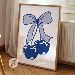 Blue Bow Cherry Print, Dekoracja pokoju Coquette, Plakat z granatową kokardą, Sztuka ścienna Preppy Beachy, Wystrój apartamentu w stylu nadmorskim, Estetyka akademika Old Money