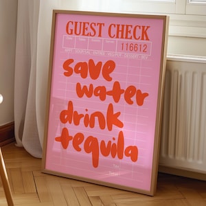 Póster de tequila para ahorrar agua, carrito de bar con control de invitados rosa, arte mural de cócteles, estética retro preppy de dormitorio, decoración de apartamento con encanto.