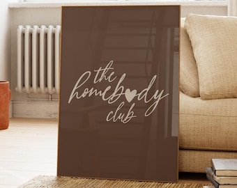 Póster minimalista con forma de corazón de The Homebody Club, lámina con cita de introvertido adorable, arte de pared estético en tonos marrón oscuro y beige, decoración divertida para apartamentos universitarios.