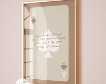 Lámina del As de Picas, Arte de pared retro con cartas de juego, Póster con cita inspiradora, Decoración universitaria en tonos beige neutros, Decoración de habitación moderna y estética preppy