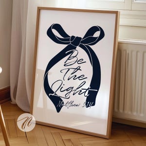 Estampado de lazo azul marino, versículo bíblico de Mateo 5:14, arte mural, decoración de habitación coqueta, arte mural preppy, decoración bíblica para apartamentos, estética de habitación femenina