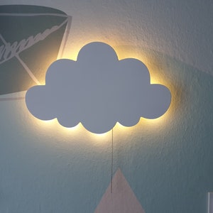 Nachtlicht Wolke LED – Handgemacht aus MDF | Batteriebetriebene Lampe fürs Babyzimmer & Kinderzimmer | Warmweißes Licht
