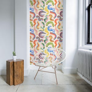 Abstrakte Tapete schälen und aufkleben | Funky Bunte Tapete für Wohnzimmer | Maximalist Rainbows Traditionell Vliestapete | ABS02