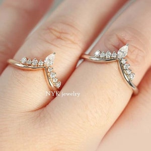 Pear shaped curved wedding band/Rose gold moissanite wedding band/unique vintage Chevron Ring/Round diamond stacking matching Bridal Gift