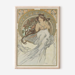 Puede incluir: Una impresi&oacute;n vintage de estilo art nouveau que representa a una mujer con un vestido blanco fluido con un dise&ntilde;o floral. La mujer est&aacute; rodeada por un borde decorativo de c&iacute;rculos y espirales.