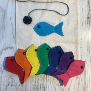 Giocattoli educativi in feltro per la pesca per bambini, gioco di apprendimento dei colori, giocattoli da viaggio per bambini, giocattoli per la motricità fine, giocattoli Montessori, regalo con borsa multiuso per bambini