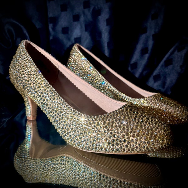 Light champagne crystallised shoes//crystallised shoes//wedding shoes//low heel shoes//sparkly champagne shoes