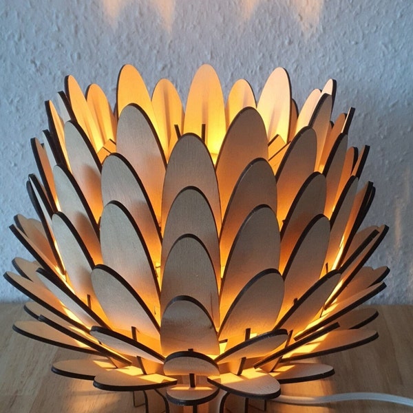 Handgefertigte Lampe aus Birkenholz in blütenartigem Design - unbehandelt, Tisch- oder Hängelampe, Nachttischlampe, Leuchte, Holz