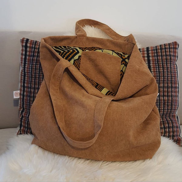 Sac cabas en velours côtelé coloris caramel doublé en Wax véritable