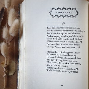 Vintage poetry book illustrated by Rex Whistler. Restoration love songs. Limited ed on handmade paper. Gift for a romantic. imagem 8