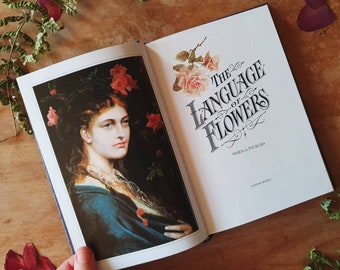 Penhaligons language of flowers. Lovely illustrations & poetry. One for flower, art and nature lovers. Vintage flower book love! Gift worthy