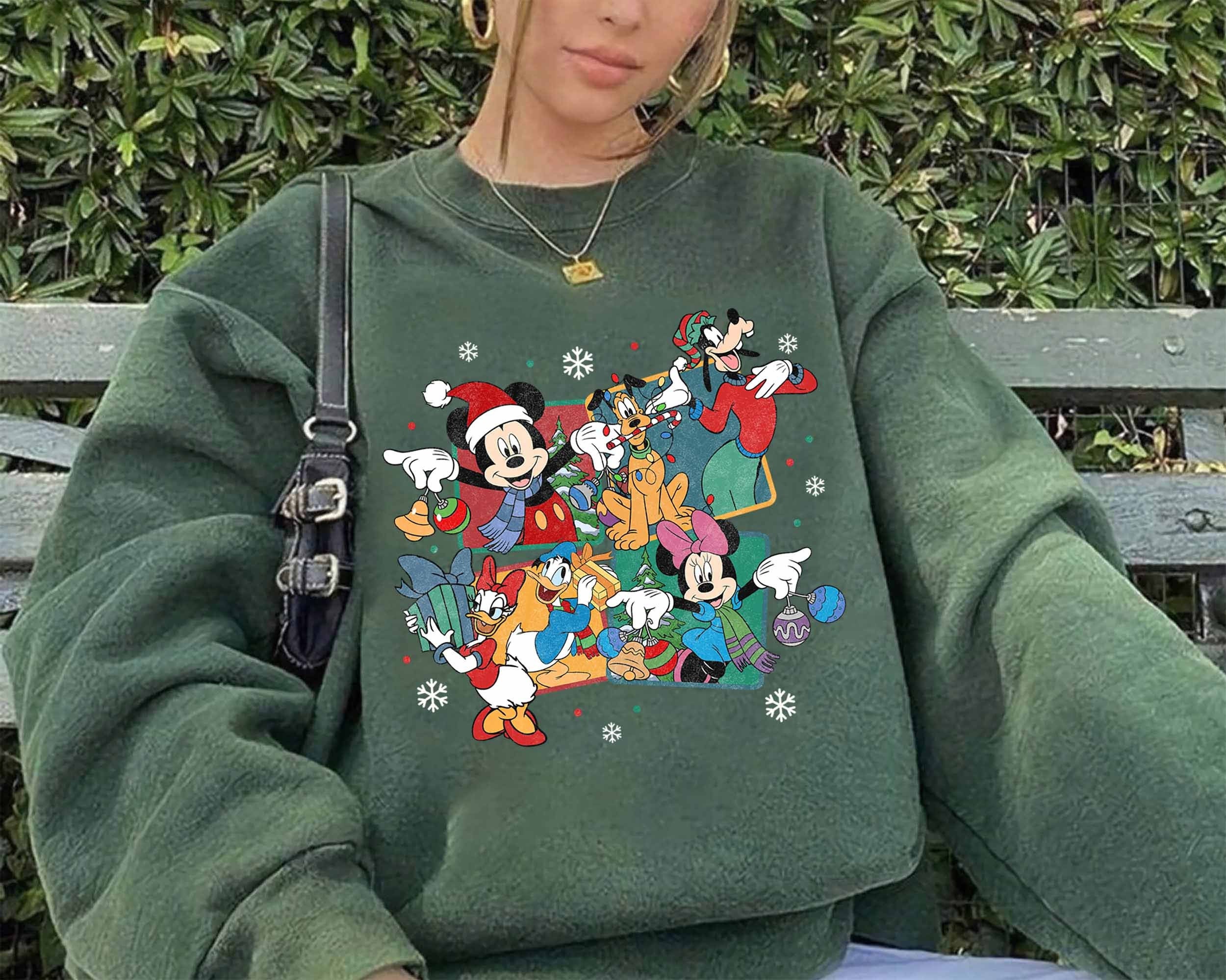 Discover Sudadera Mickey y Amigos Personajes de Disney Feliz Navidad 2022 Divertido Lindo Vintage Unisex