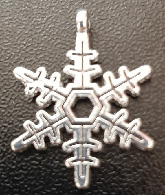 Christmas Antique Silvery Snowflake Charms Pendants For Jewelry Making Findings Crafting Accessory For DIY Necklace Bracelet