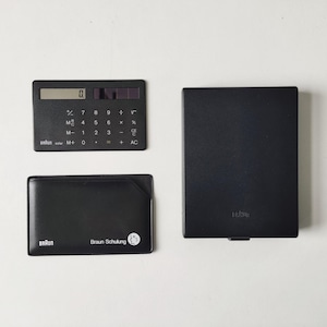 Calculadora vintage rara BRAUN ST1 de la década de 1980 con tarjeta solar 4856 704 con caja y estuche Dietrich Lubs Alemania / Et 23 33 11 77 Ícono del diseño de los 80 Rams ST1