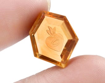 Fantastyczny wysokiej jakości naturalny cytryn, fantastyczny szlif, kamień szlachetny, rzeźbiony z tyłu, naturalny cytryn, rozmiar kamienia szlachetnego 14x18x6mm, waga 9,70 karata. Cytryn