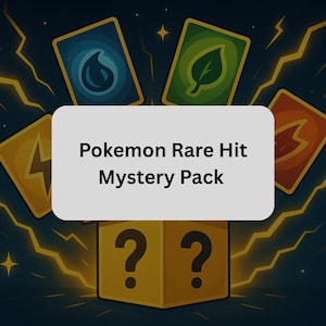 Puede incluir: Ilustración digital con una caja amarilla con signos de interrogación, rodeada de coloridas cartas coleccionables y rayos. El texto "Pokemon Rare Hit Mystery Pack" se muestra sobre un fondo blanco.