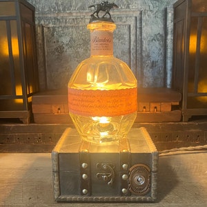 Blanton's display - Etsy 日本