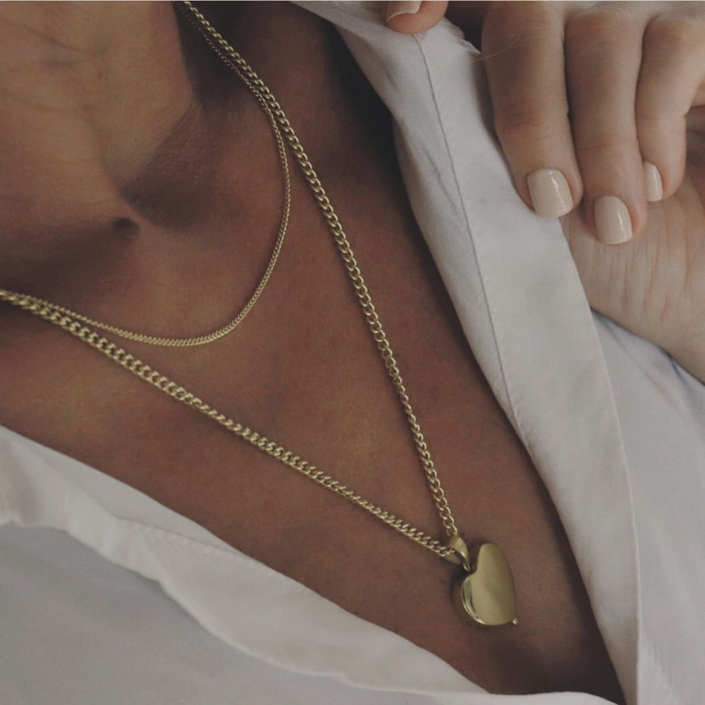 Collar de corazón mediano Cadena de acera vermeil de oro de 18 quilates, collar de amor minimalista hecho a mano regalo único para ella imagen 2