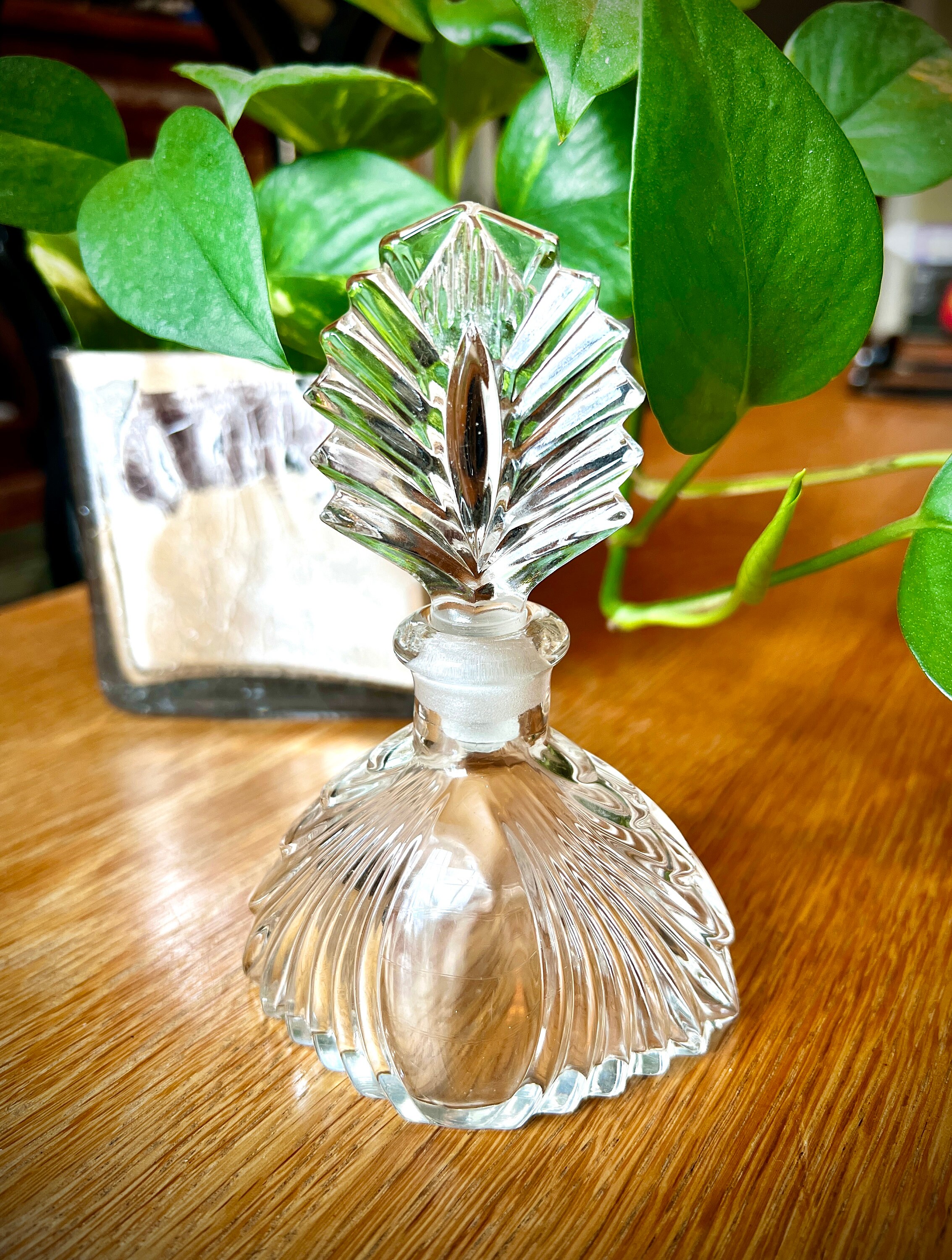 Vintage Art Deco Glass Perfume Bottle: Floral Fern Stopper