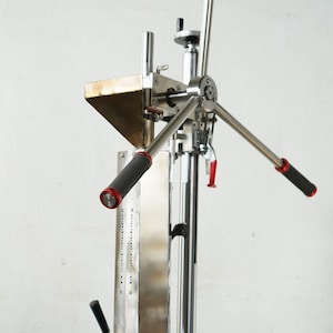 Benchtop injection machine &#39;KatBot&#39;