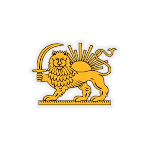 Könnte beinhalten: Ein goldener Löwe mit einem Schwert und einer Sonne dahinter. Der Löwe steht auf einem goldenen Sockel.