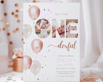 Op de afbeelding: Een roze en gouden uitnodiging voor de eerste verjaardag met een groot getal "een" met foto's van een babymeisje in de letters. De uitnodiging heeft een witte achtergrond met gouden sterren en roze ballonnen met gouden sterren. De tekst op de uitnodiging luidt "Is ze niet geweldig" en "Vier met ons de eerste verjaardag van Amelia".