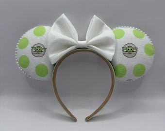 Baby Grogu  ears