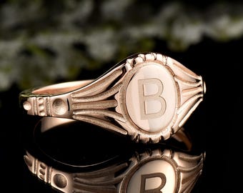 Anel de sinete gótico personalizado com inicial: Monograma personalizado em prata de lei