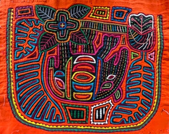 パナマのカラフルな鳥のモラ。グナ ヤラ族の女性の刺繍。パナマのサン