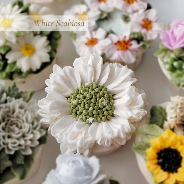 Buttercream flower tutorial: White Scabiosa tutorial