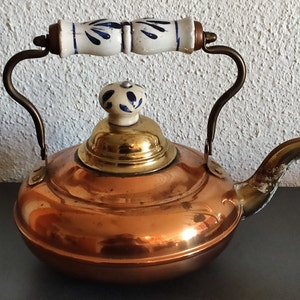 VINTAGE kleine theeketel met porseleinen handvat jaren 90