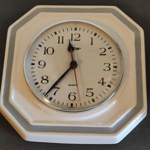 Orologio al quarzo VINTAGE Peter Germania Orologio da parete Orologio da cucina Retro da collezione Raro anni &#39;70