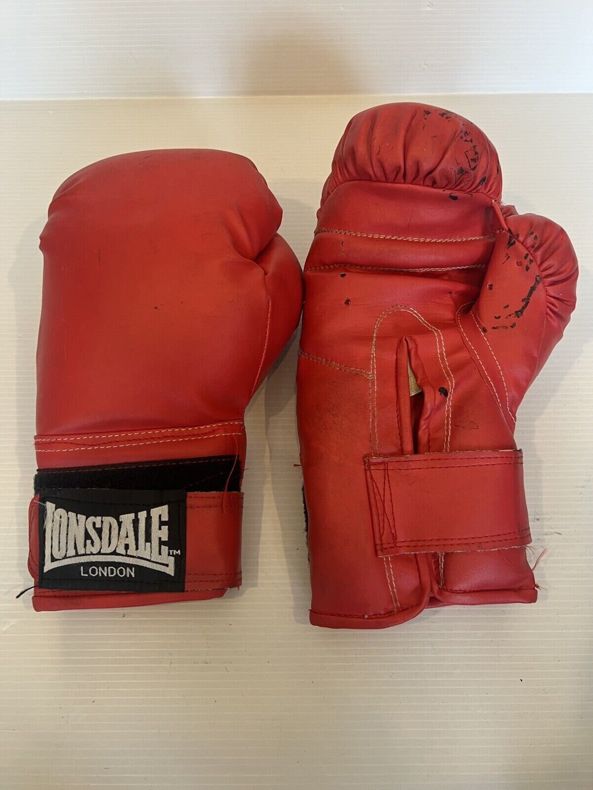 Lonsdale vintage boxing best sale gloves