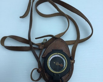 Vintage WW1 British Officers Working Compass In Leather Case Dated 1917.